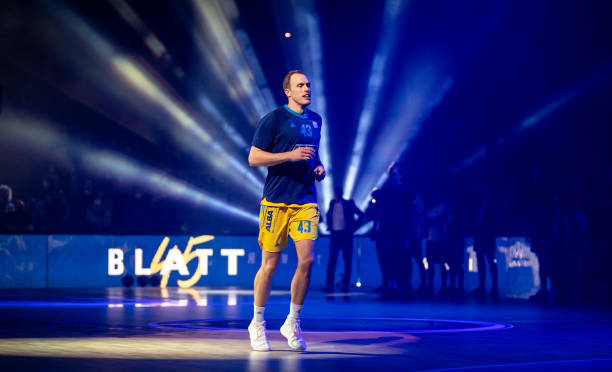 这种较量更 这种较量更